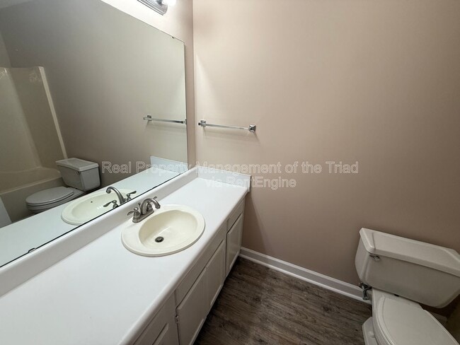 Building Photo - 4005 Sassafras Ct