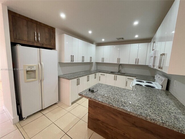 Building Photo - 3033 NW 11th Terrace