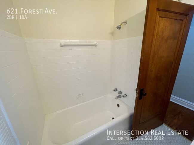 Building Photo - 621 Forest Ave