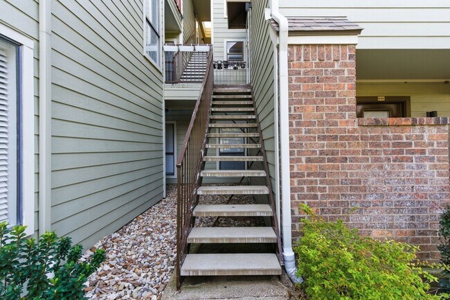 Building Photo - 3101 Sondra Dr