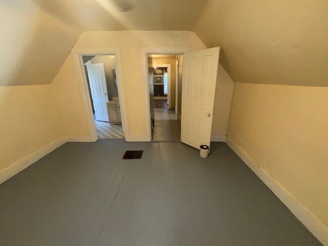 Building Photo - 420 W College St