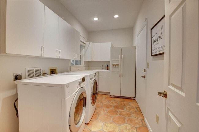 Building Photo - 302 NW 11th St