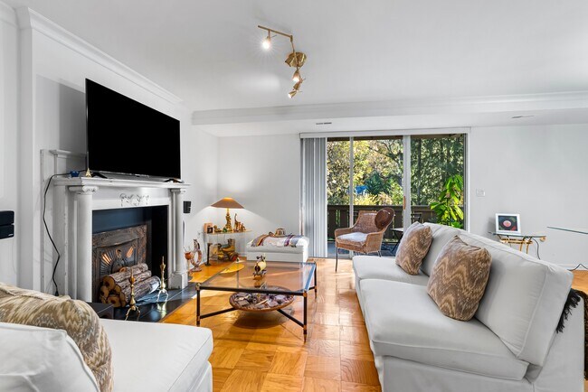 Building Photo - 110 Cross Keys Rd