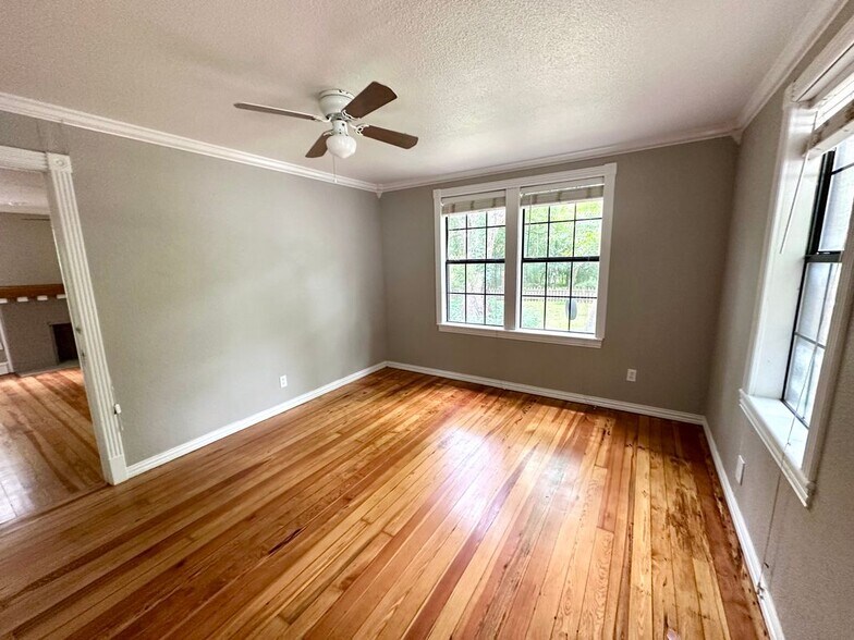 Building Photo - 8619 Groveland Dr
