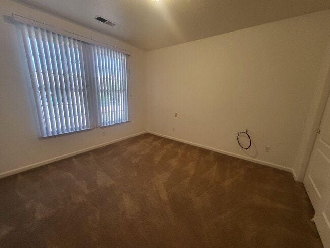 Building Photo - 1903 Teal Dr