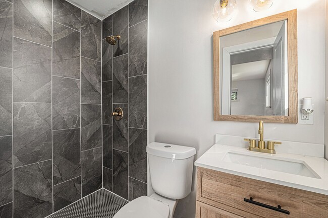 Building Photo - Spacious 6-Bed 3-Bath Home in Federal Heights/Denver