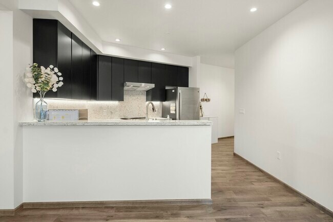 Building Photo - 3535 Wawona St