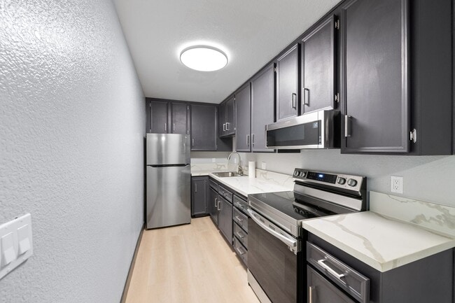 Building Photo - Palm Springs Villas Condo
