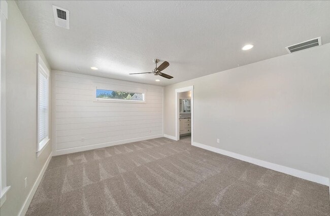 Building Photo - Eagle Townhome with Upscale Finishes!