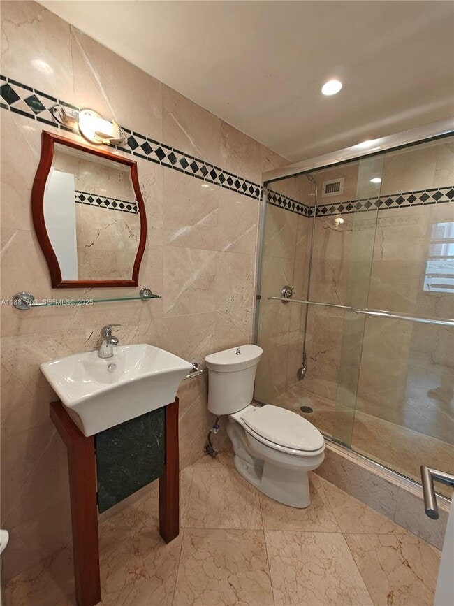 Building Photo - 825 Brickell Bay Dr