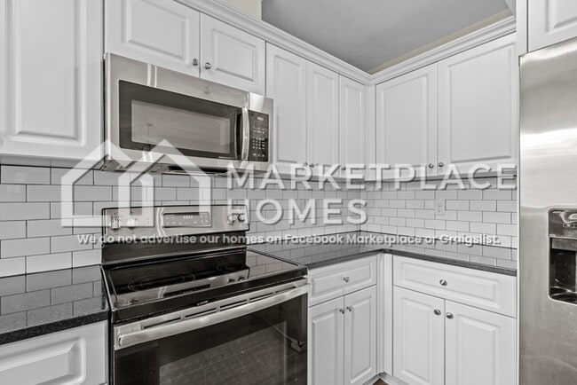 Building Photo - 100 Downsbury Rd