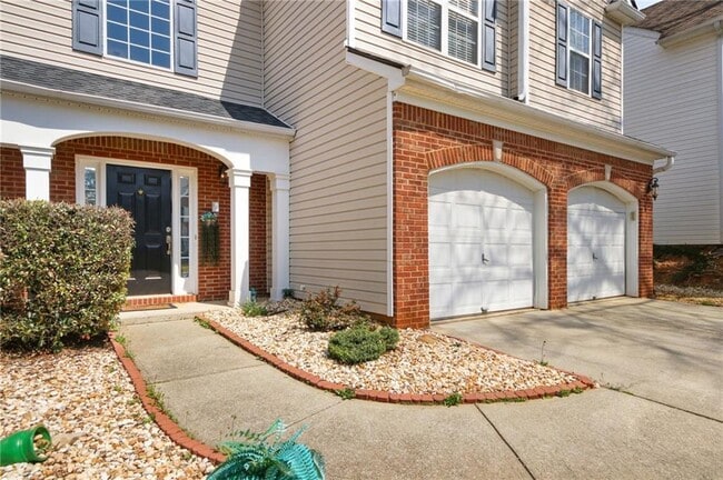 Building Photo - 2880 Georgian Manor Dr