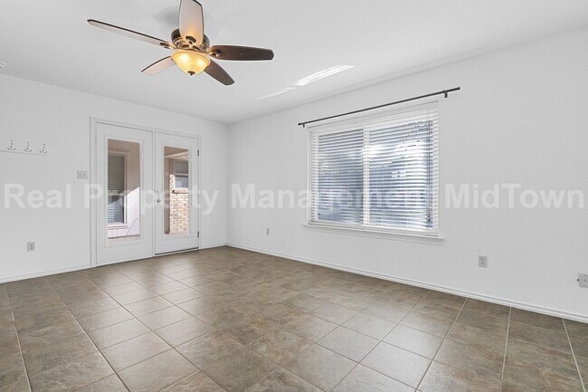 Building Photo - 2707 Edinboro Dr