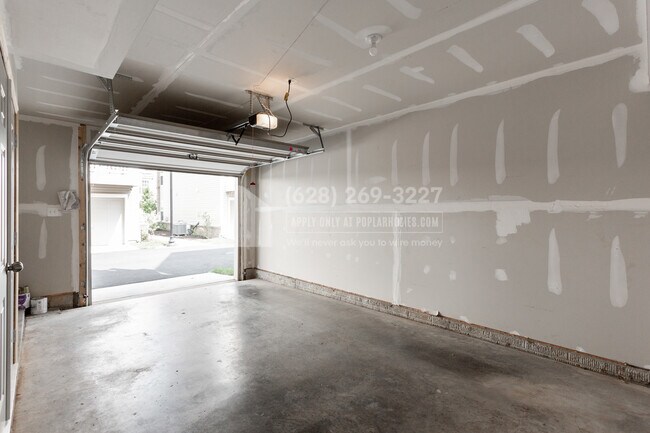 Building Photo - 7113 Rowlock Aly