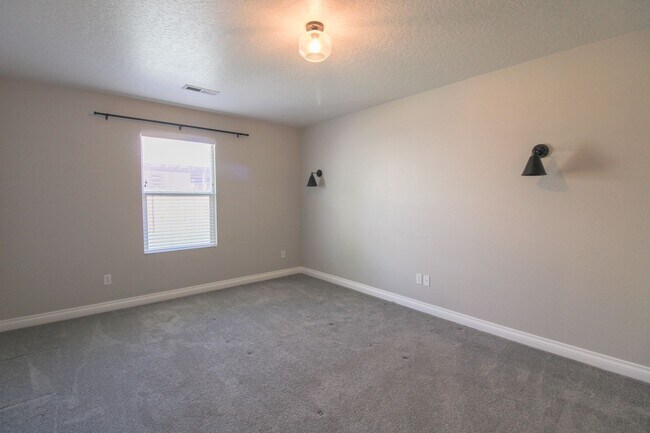 Building Photo - 3 bedroom, 2 bathroom home in Middleton!