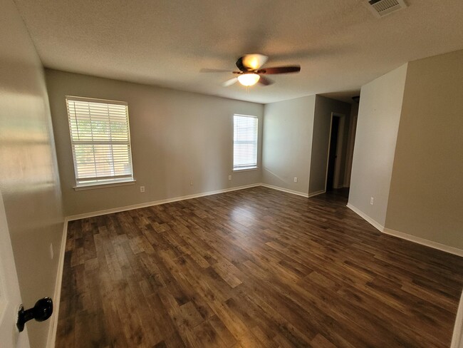 Building Photo - 9573 Brentwood Blvd
