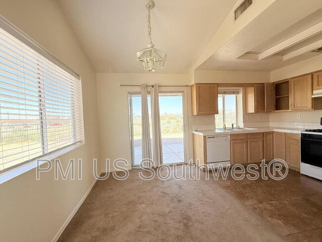 Building Photo - 1605 E Rinaldi Way