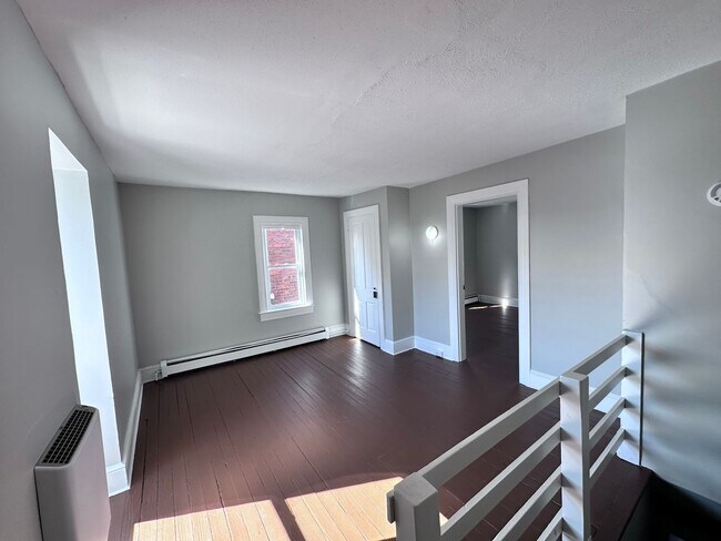 Building Photo - 312 W North St
