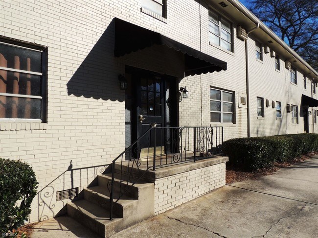 Building Photo - 738 Myrtle St NE