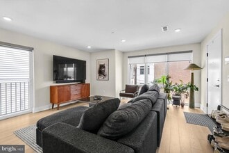 Building Photo - 750 N 19th St