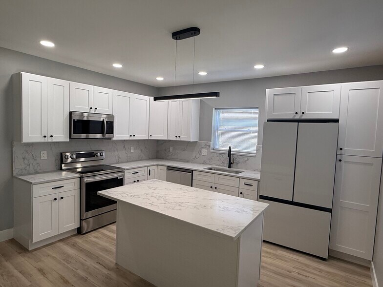 Building Photo - 8712 S Grand Ave