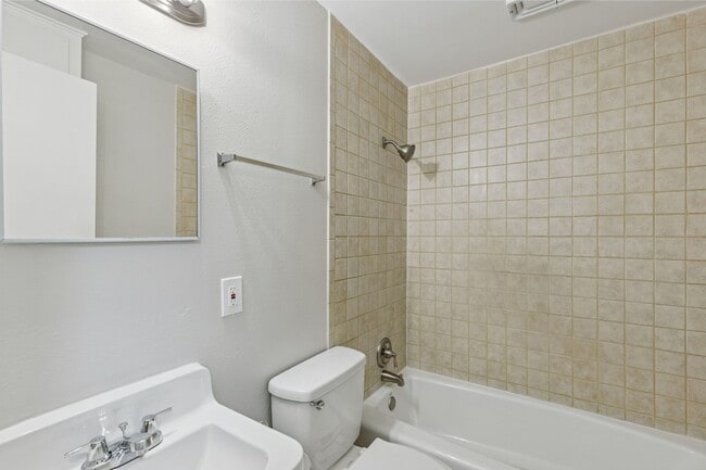 Building Photo - 5758 Greencraig Dr