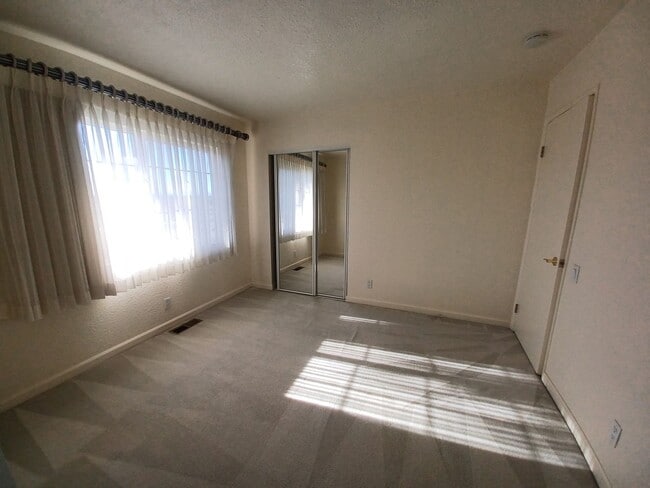 Building Photo - BEAUTIFUL TWO LEVEL 4BD/3BA HOME AVAILABLE IN NEWARK, CA !!!!!!