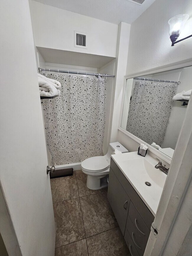 Building Photo - LONG TERM SHORT  TERM /UNFURNISHED  NO UTILITIES ~   PARTIALLY   FURNISHED