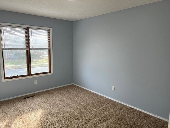 Building Photo - Quiet 3Bed / 2Bath in Springfield