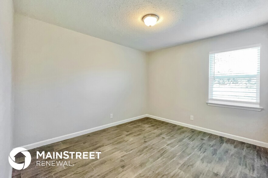 Building Photo - 12920 Spring Oak Dr