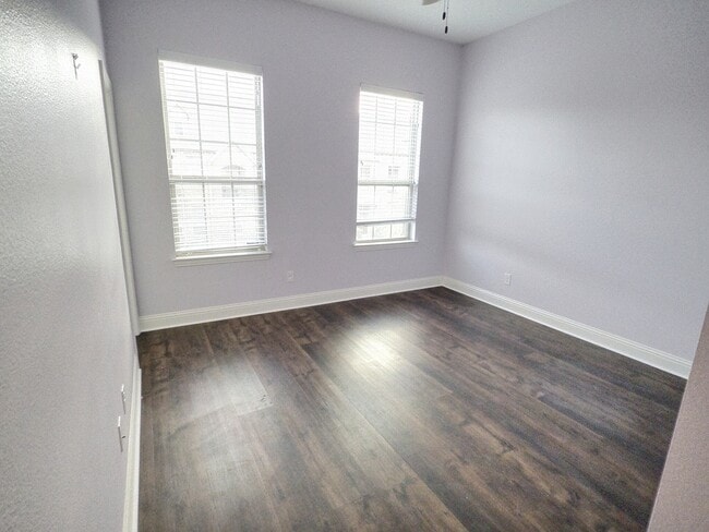 Building Photo - 557 Reale Dr