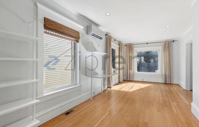 Building Photo - 2038 8th Ave N