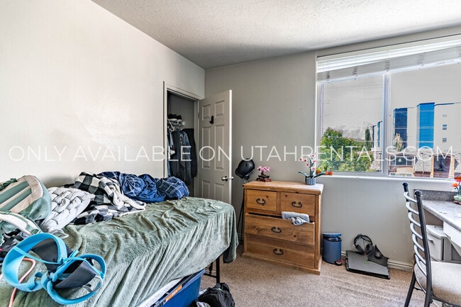 Building Photo - 838 E 700 N