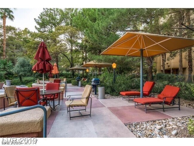 Building Photo - 270 E Flamingo Rd