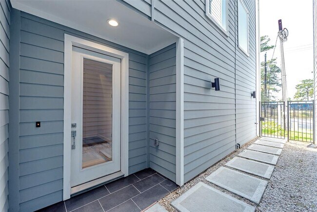 Building Photo - 4814 Brinkman St