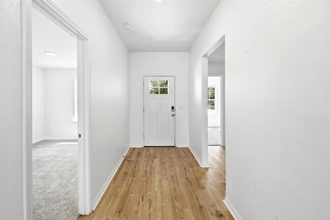Building Photo - 120 Loon Dr
