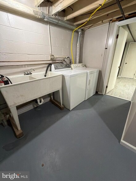 Building Photo - 229 Endsleigh Ave