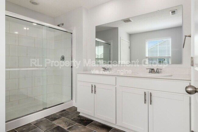 Building Photo - 214 Sterndale Dr