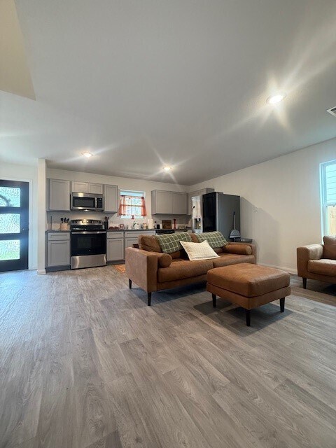 Building Photo - 16400 Jasmine Marie Pl