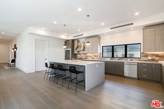 Building Photo - 10563 Ashton Ave