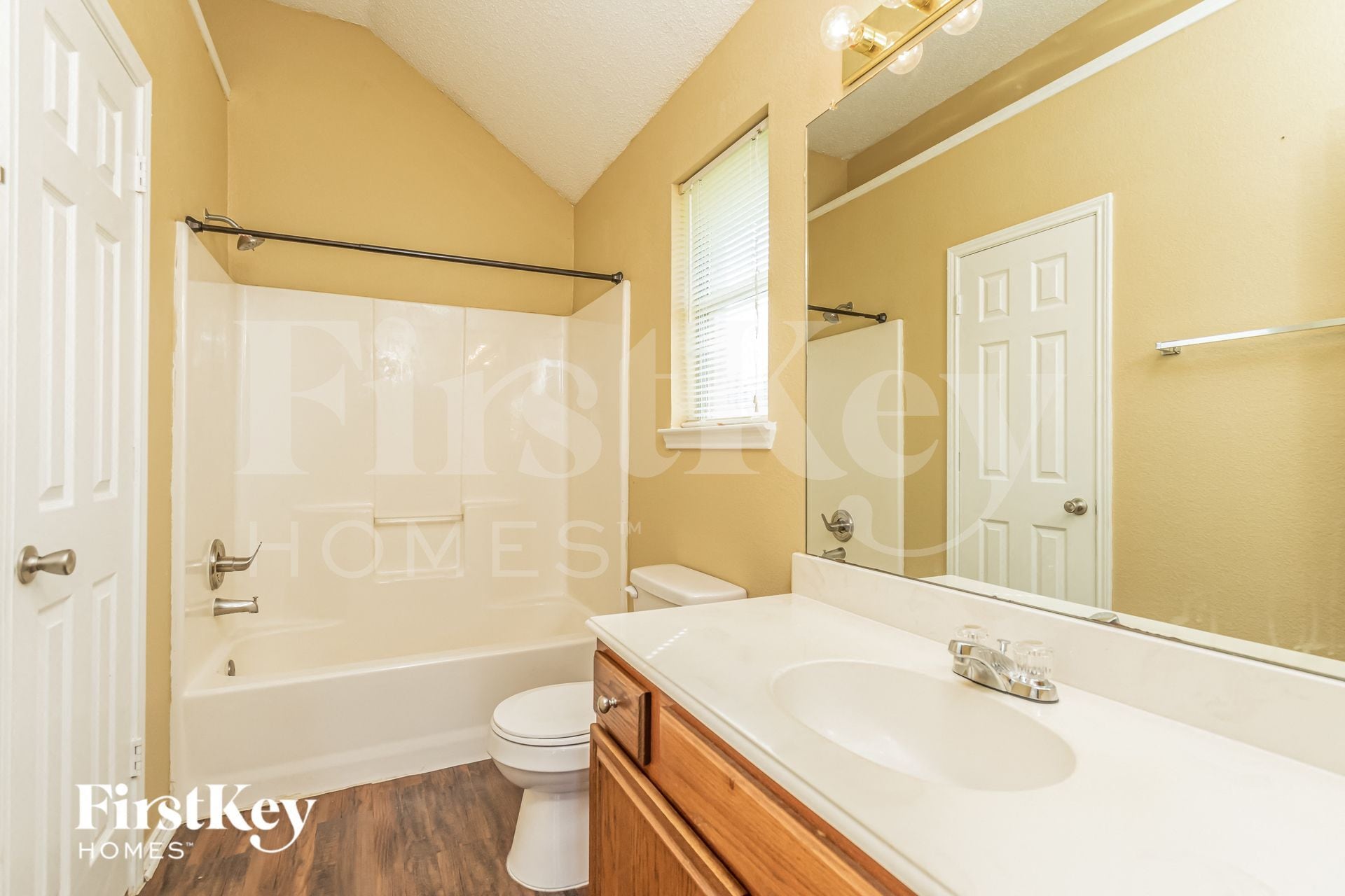 Building Photo - 137 Sequoia Rd