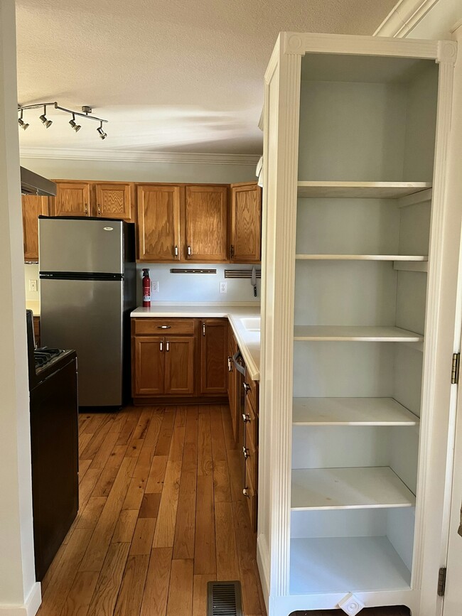 Building Photo - 33 Joyner Ave