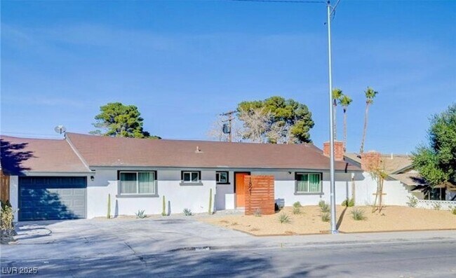 Primary Photo - 1821 E Oakey Blvd