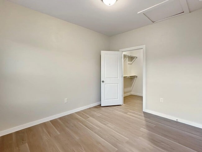 Building Photo - 2104 Willow Pl