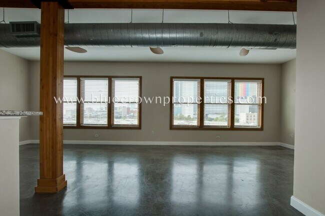Building Photo - 2502 Live Oak St