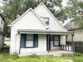 Building Photo - Near Westside 4BR/2BA House!