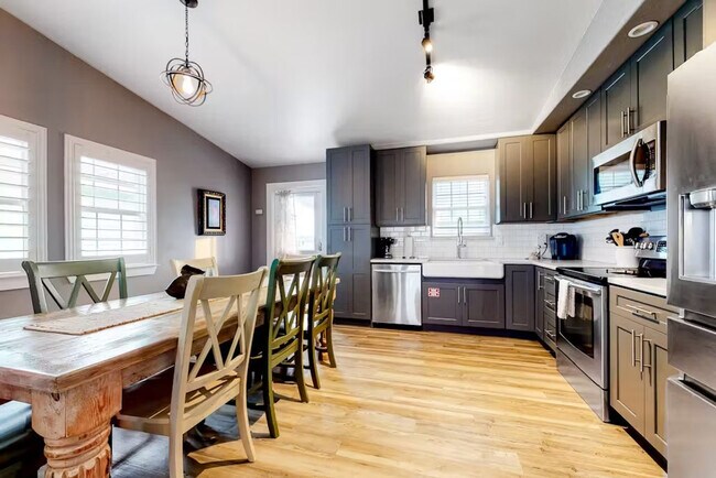 Building Photo - 607 Sand Key Dr