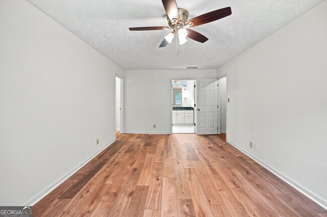 Building Photo - 965 Millbrook Ct