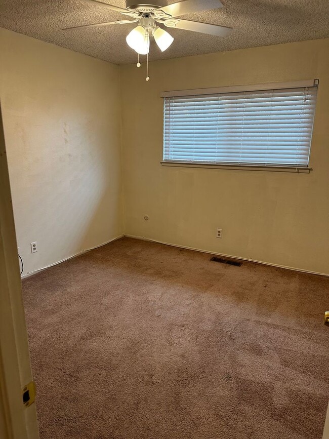 Building Photo - Fresno Home Available for Lease