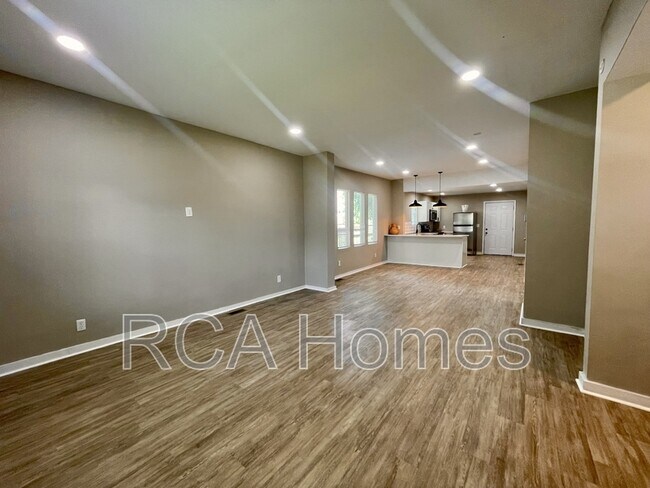 Building Photo - 3835 N Kenwood Ave